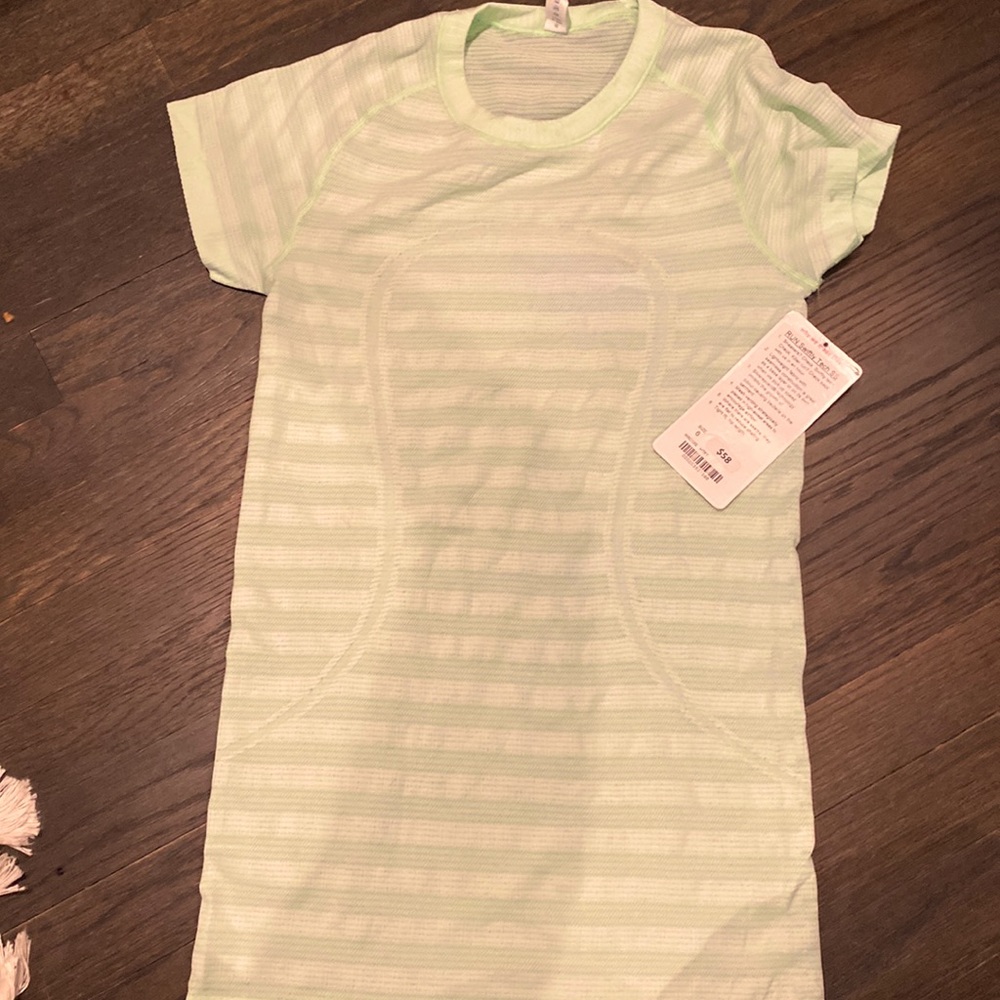 Lululemon SS Swiftly.   Mint green.   HFTF color code
